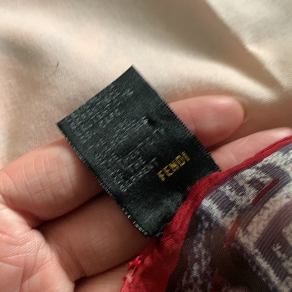 SOLD 💯 Authentic Fendi 100% silk scarf - Picture 5 of 6
